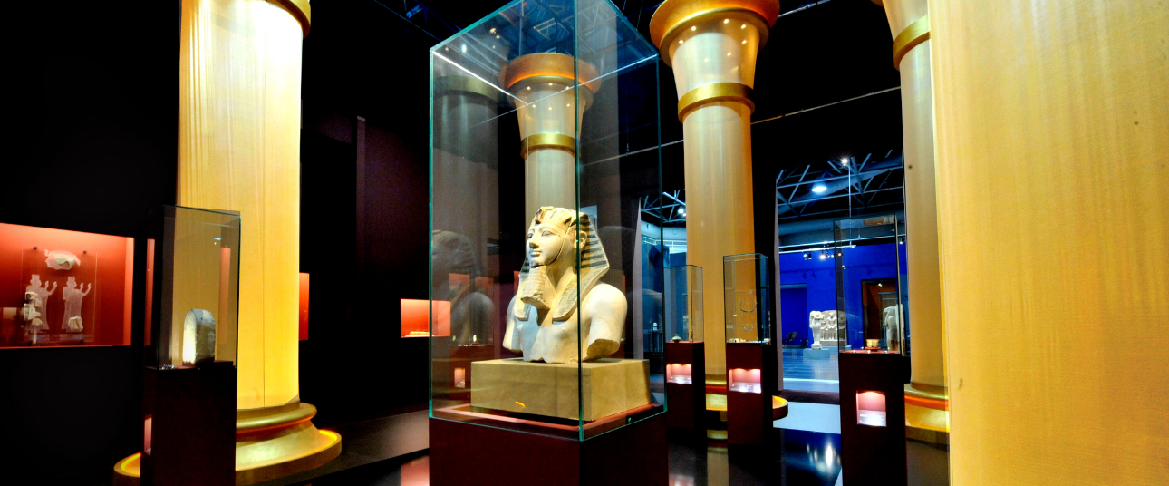 QUEENS OF EGYPT: FROM HETEPHERES TO CLEOPATRA